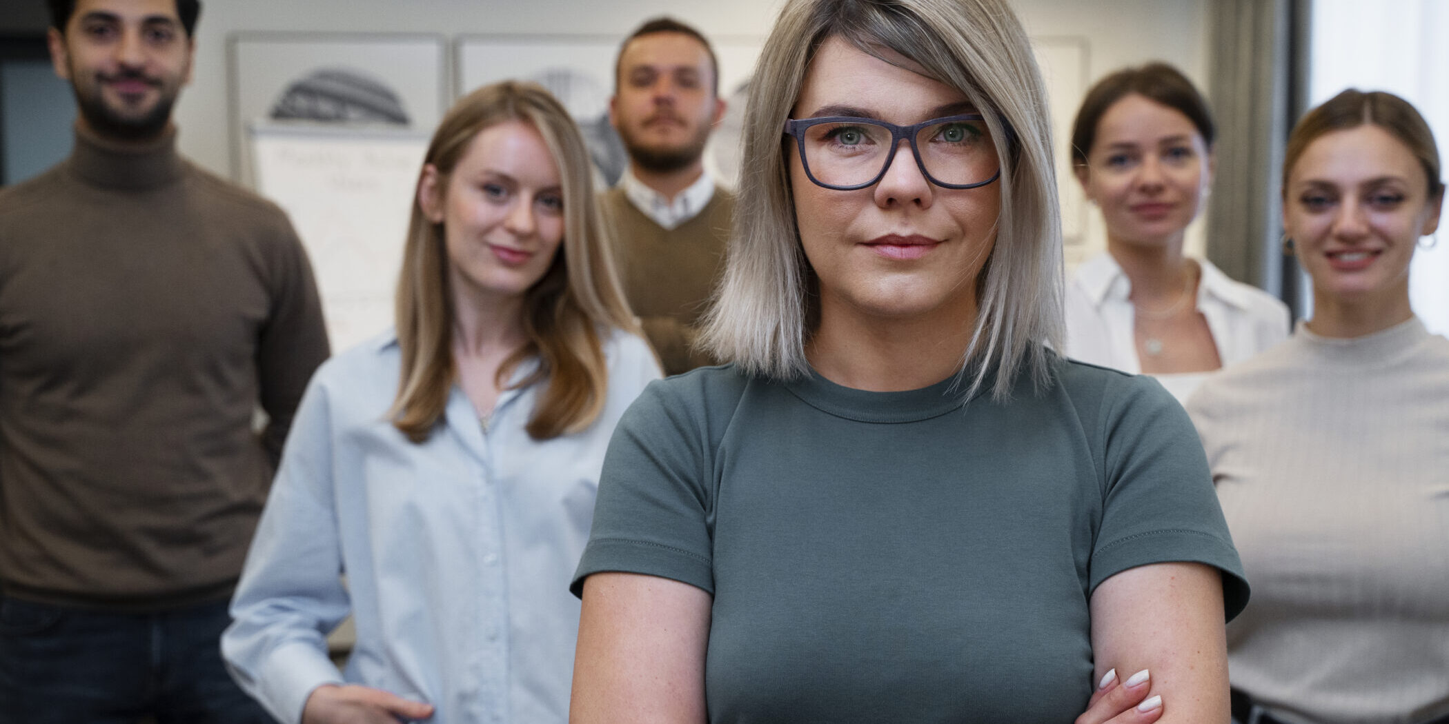 empowered-business-woman-working-city-1